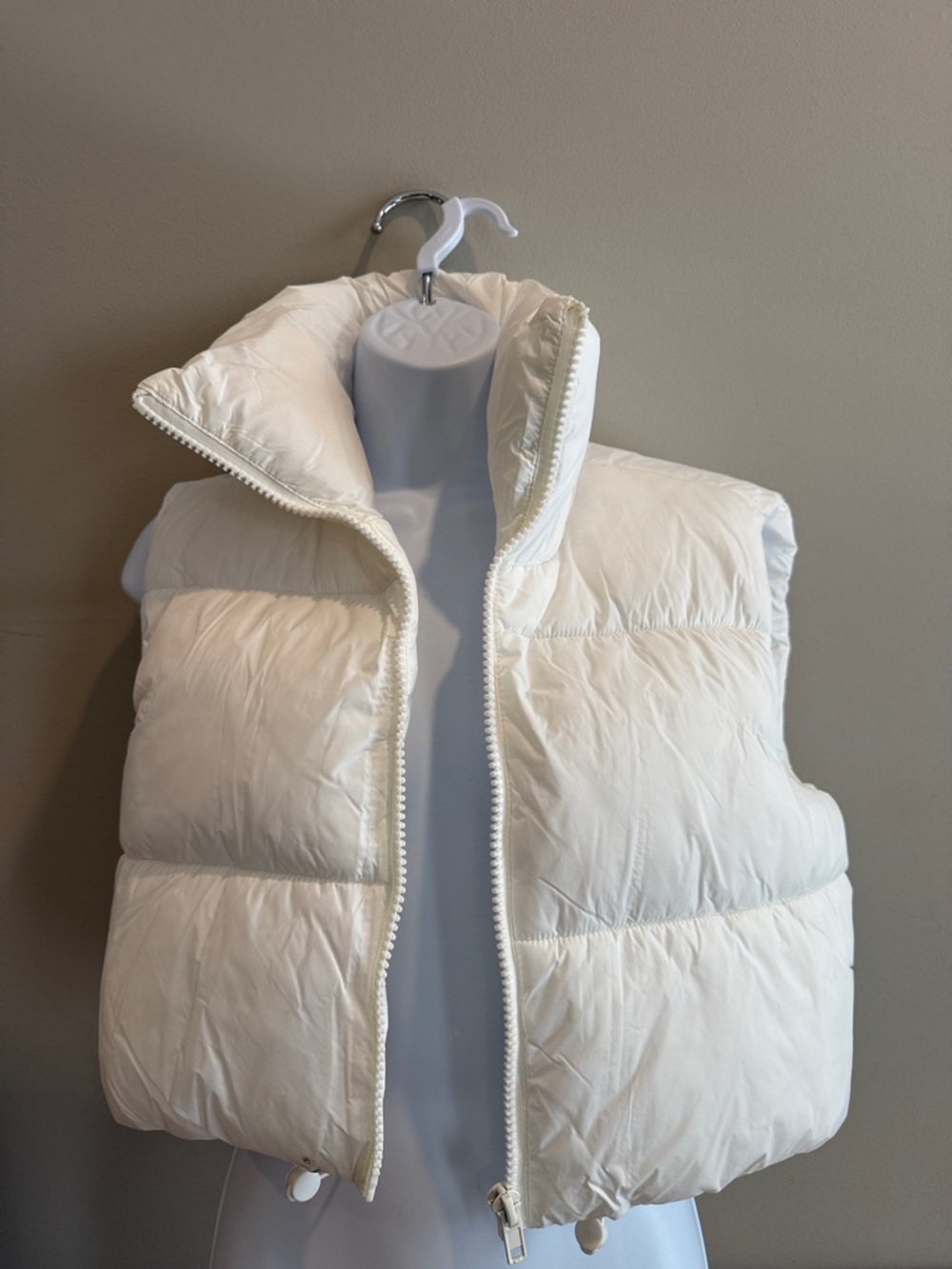 Women's Cream Puffer Vest - Lightweight Quilted Sleeveless Jacket